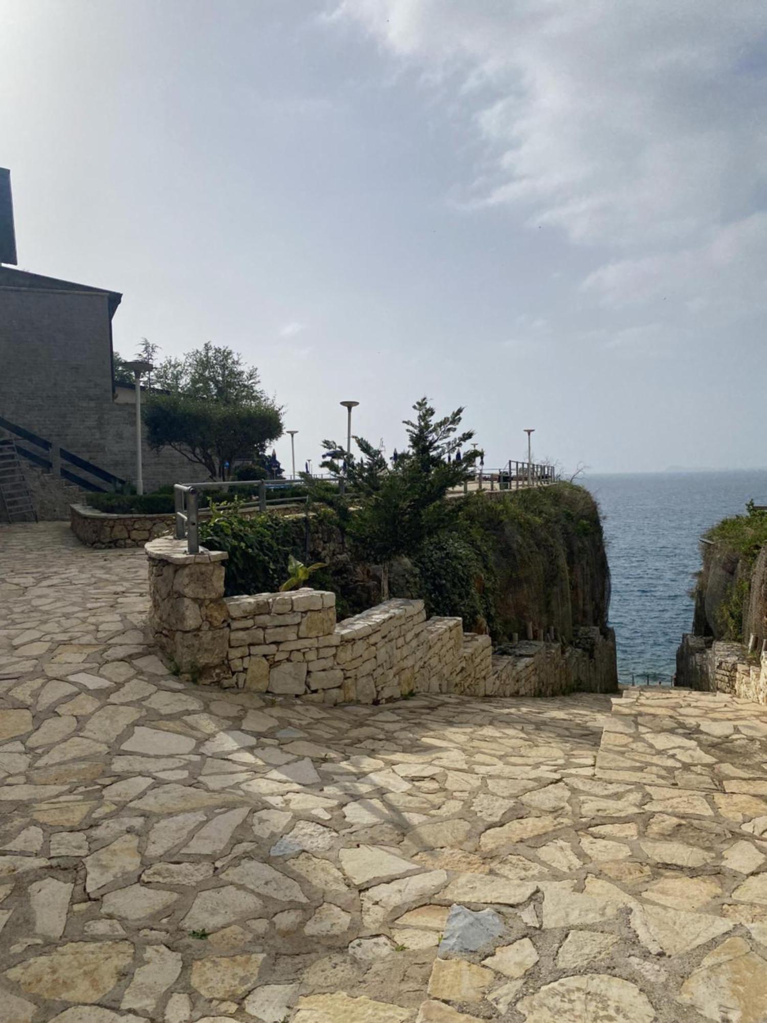 Aquamarine 1, Vlorë